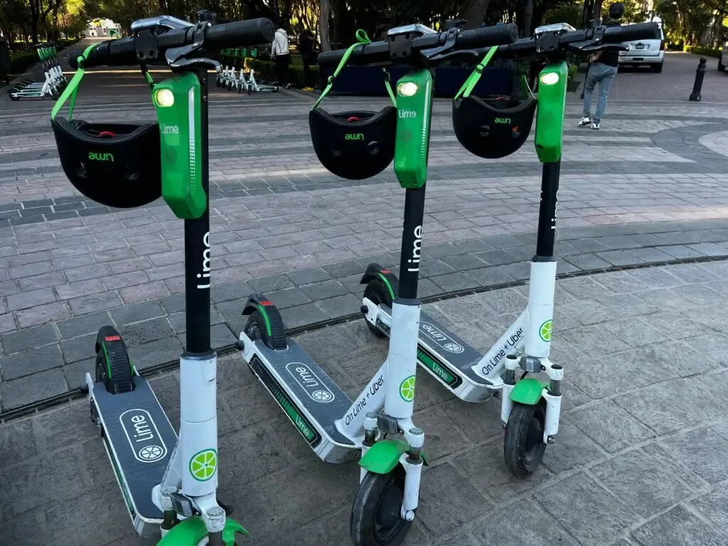 Nuevas multas de AMEQ contra usuarios de scooters en Querétaro.