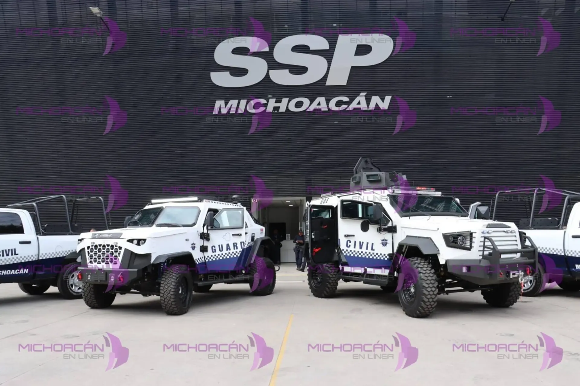 Nuevas patrullas 4x4 de la Guardia Civil recorriendo áreas rurales en Michoacán.