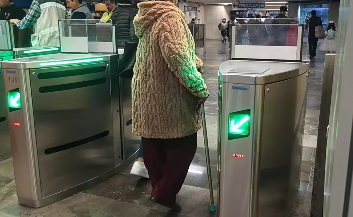 Nuevas puertas en la estación Zócalo del Metro CDMX mejoran el acceso.