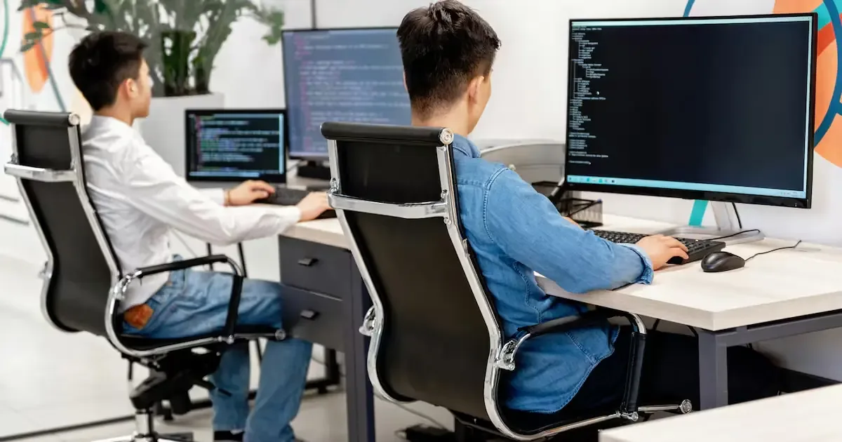 La reconversión profesional hacia el ámbito tecnológico abre oportunidades laborales para quienes deseen cambiar de carrera.