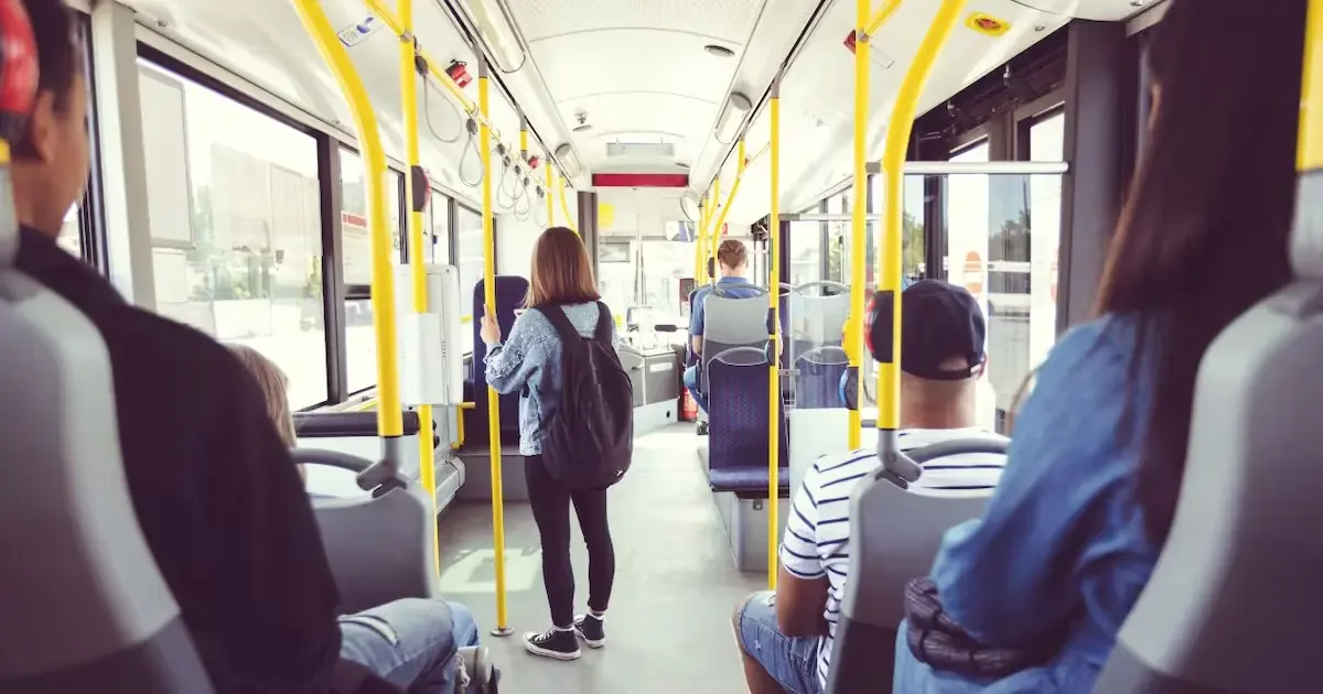 La modernización del transporte público busca ofrecer mayor confort y eficiencia a los usuarios.