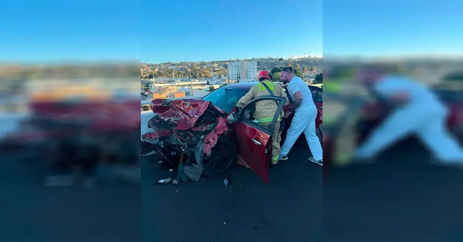 La colisión involucró a dos vehículos y dejó un herido grave.