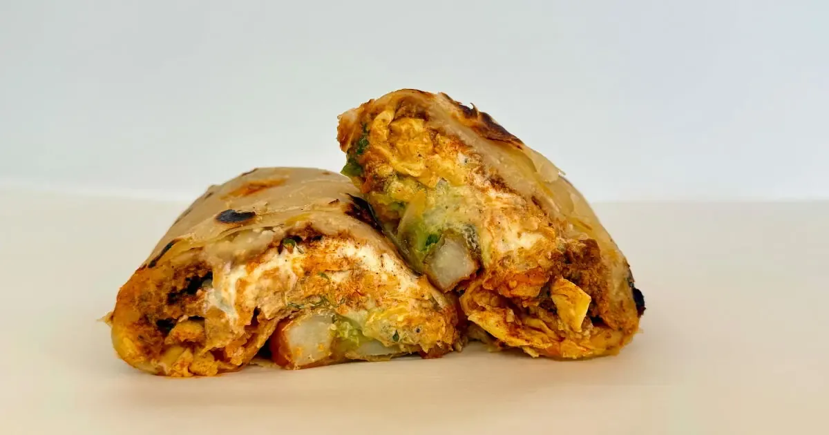 El café Masa y Taza destaca por su variedad de burritos de desayuno en Long Beach, California.
