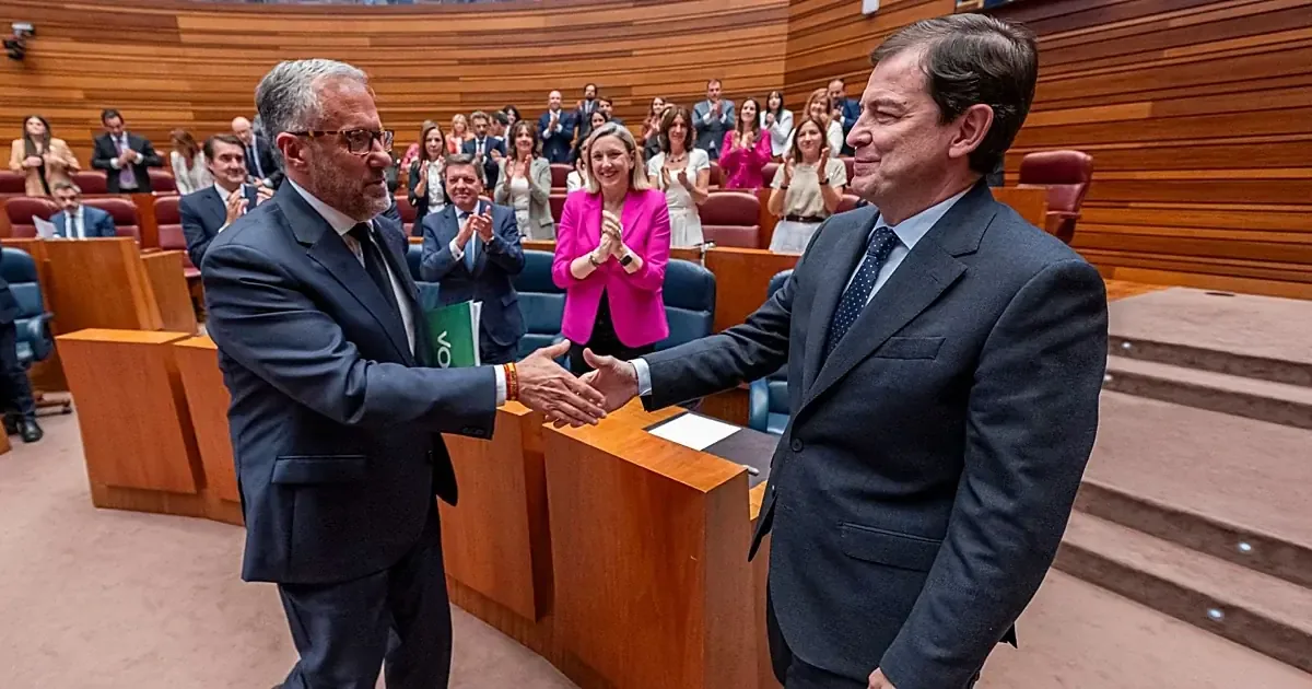 Alfonso Fernández Mañueco presenta su nuevo equipo en una coalición con Vox.