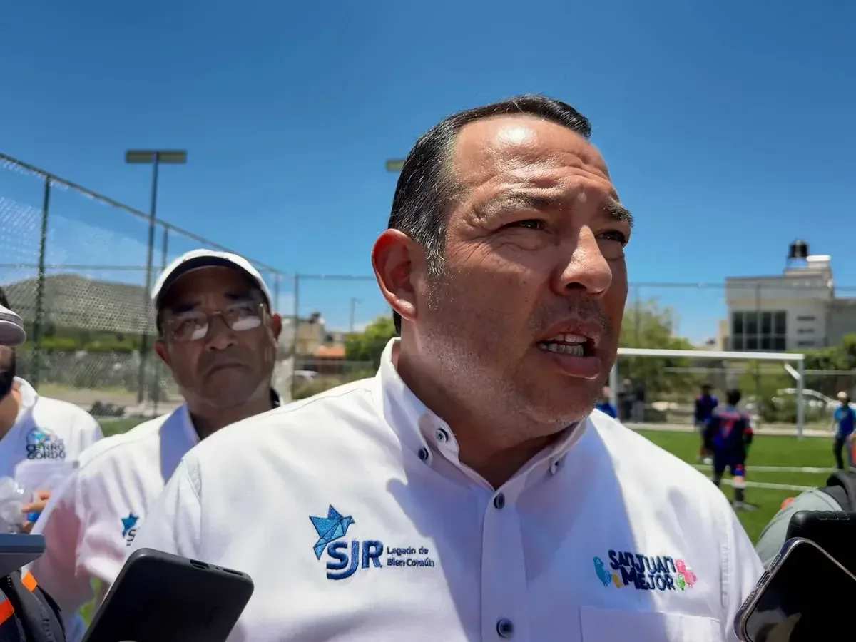 La gestión del alcalde busca mejorar la atención médica y educación en una zona en crecimiento.