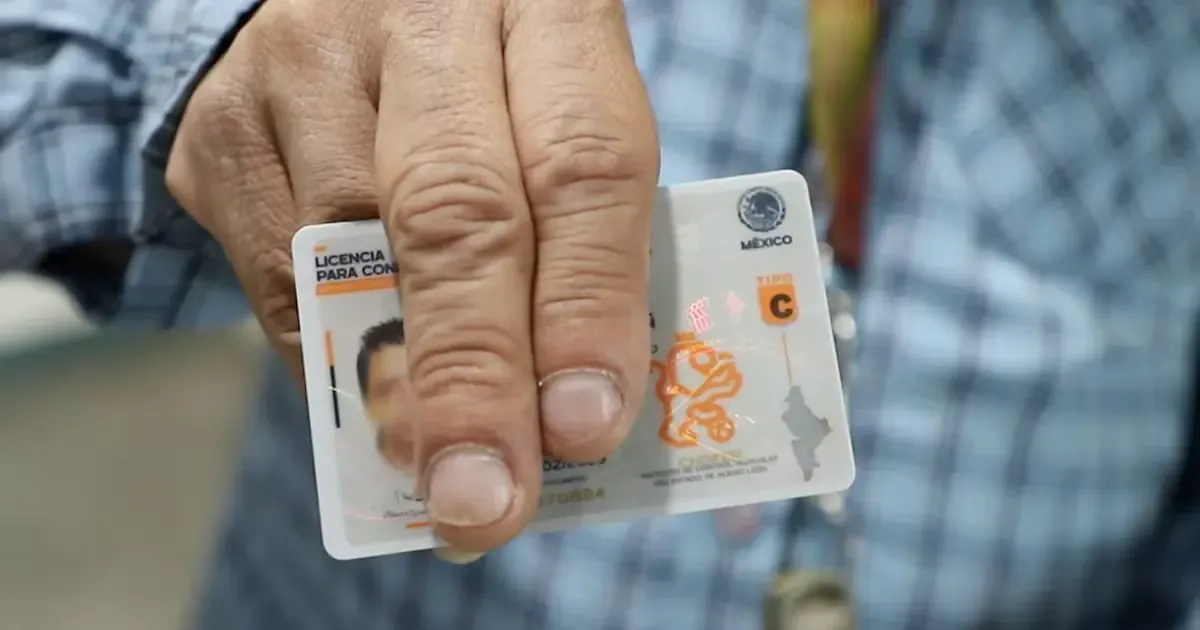 La nueva licencia digital es válida legalmente y permite llevar datos médicos de los conductores en el celular.