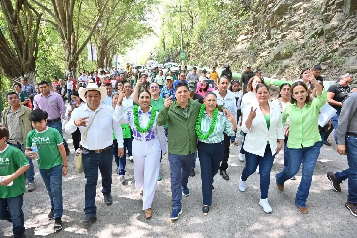 El Gobernador de San Luis Potosí impulsa infraestructura para mejorar servicios en Axtla de Terrazas.