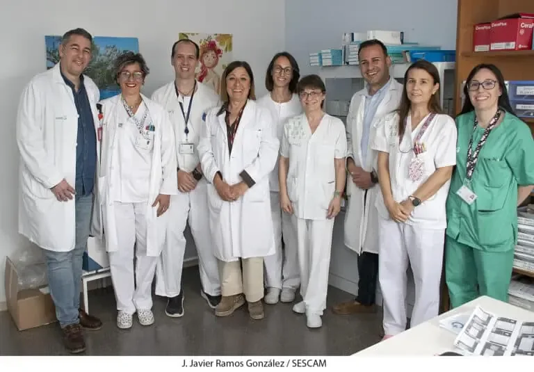 El Hospital Universitario de Guadalajara presenta una guía de cuidados para mejorar la atención a personas con ostomías.