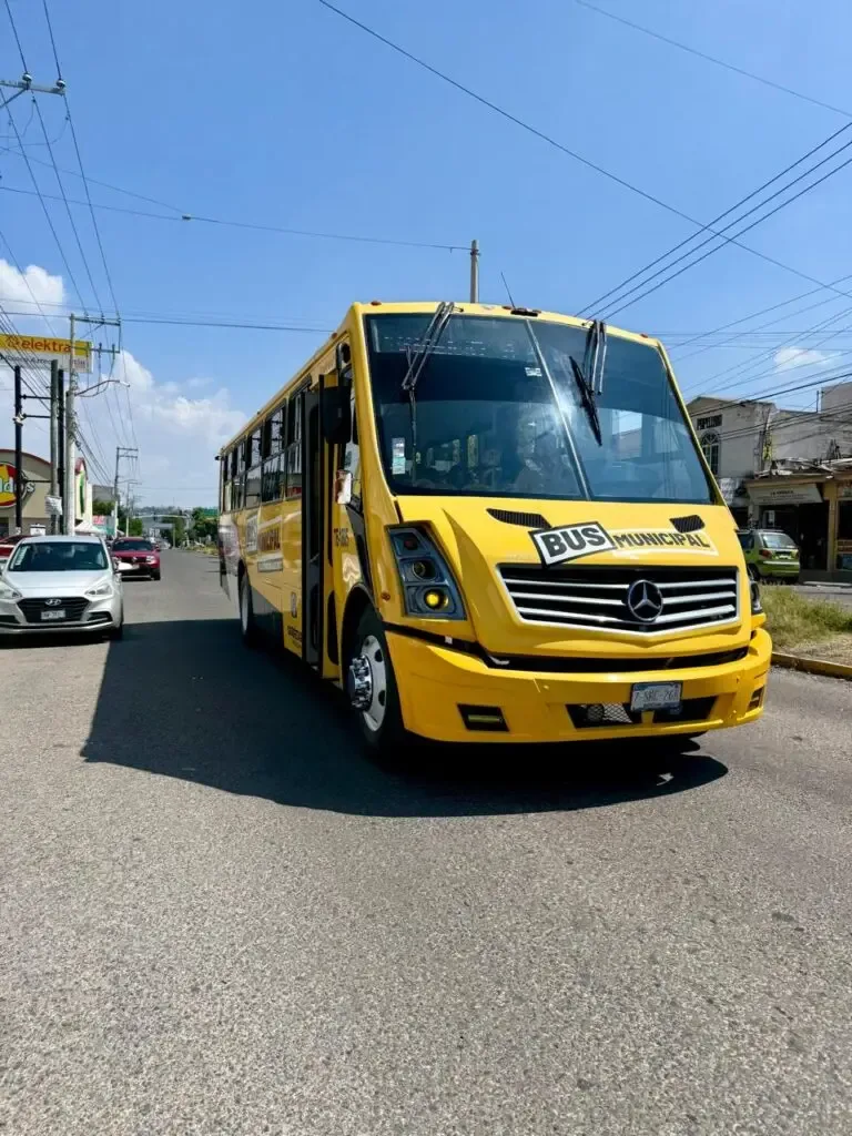 Nuevo servicio de bus municipal en Querétaro ofrece transporte gratuito a ciudadanos.