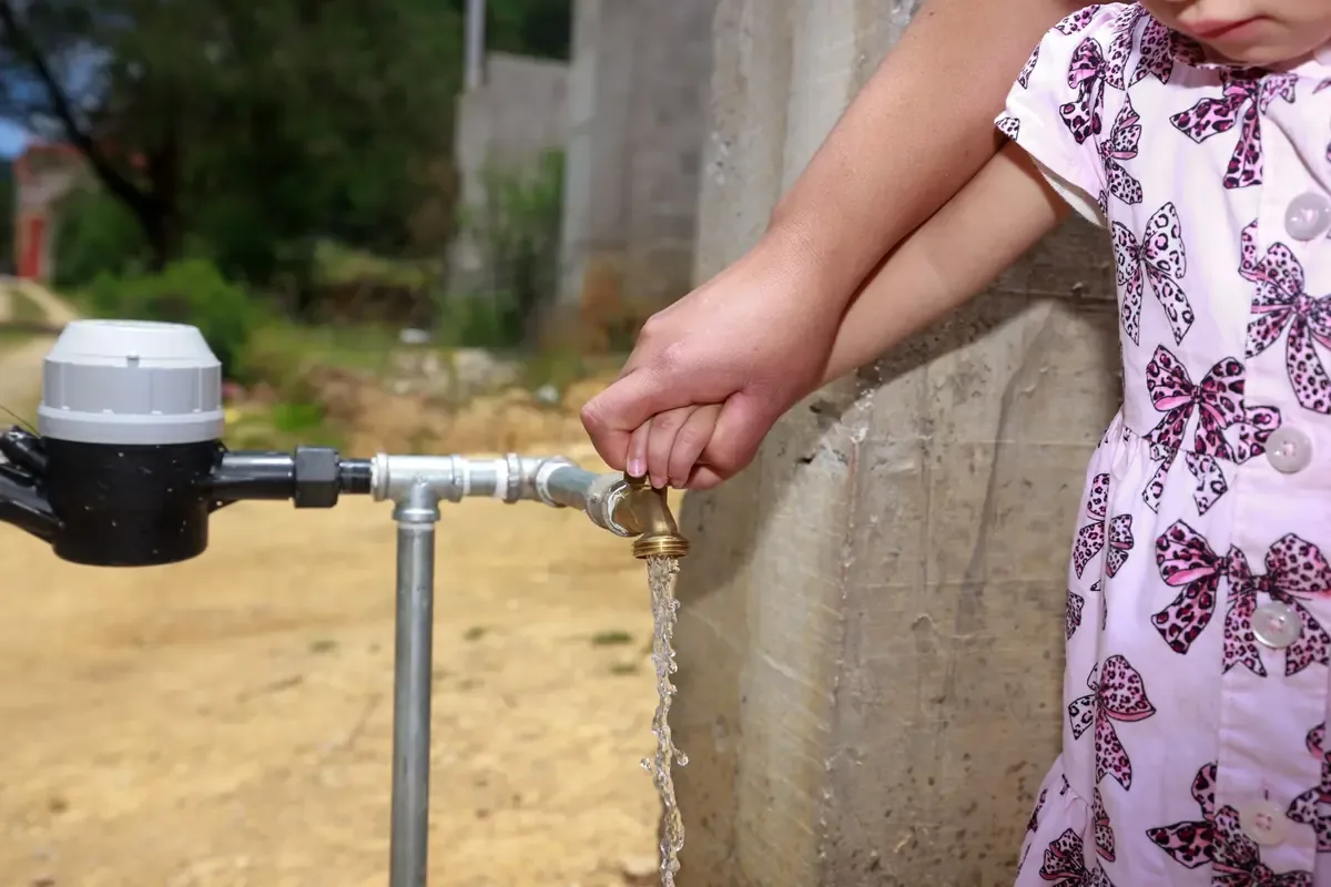 La entrega del sistema de abastecimiento de agua impacta positivamente la vida de miles de residentes en la región.