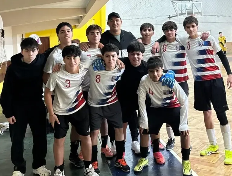 Dos equipos de Balcarce avanzan a la etapa regional tras intensos partidos.