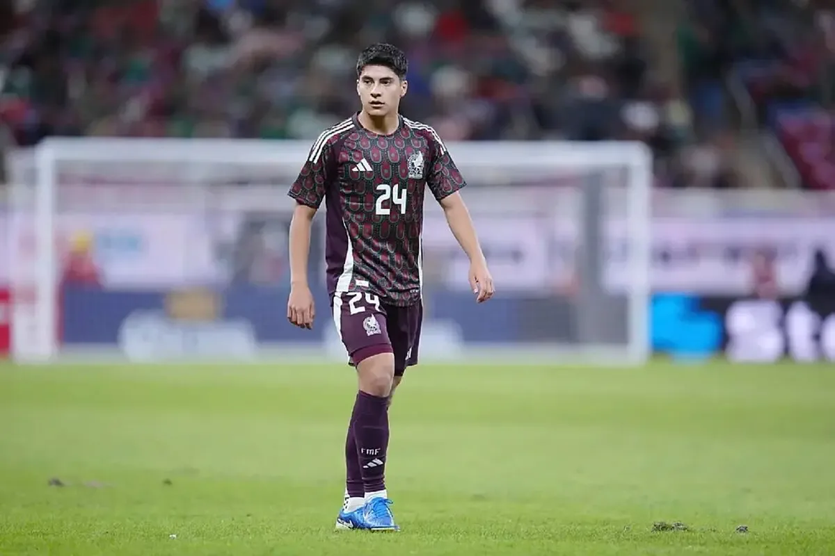 Obed Vargas en acción con el Seattle Sounders durante un partido de la MLS.