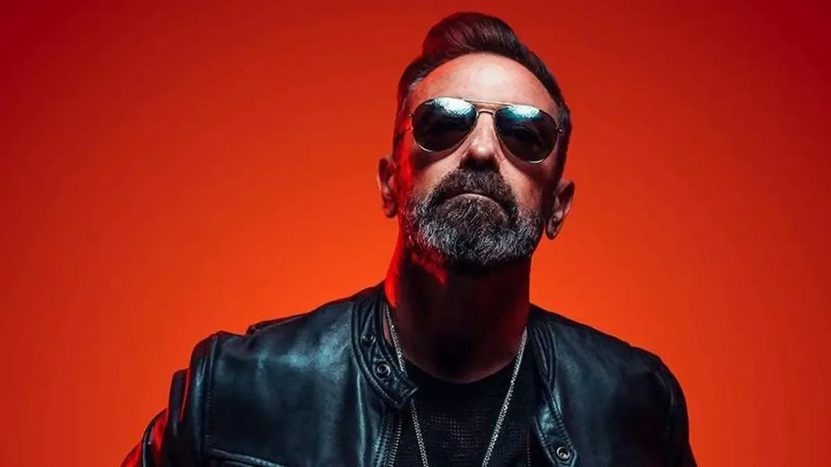 Jordi Sánchez reflexiona sobre su trayectoria y la colaboración con su hijo en su nueva producción musical.