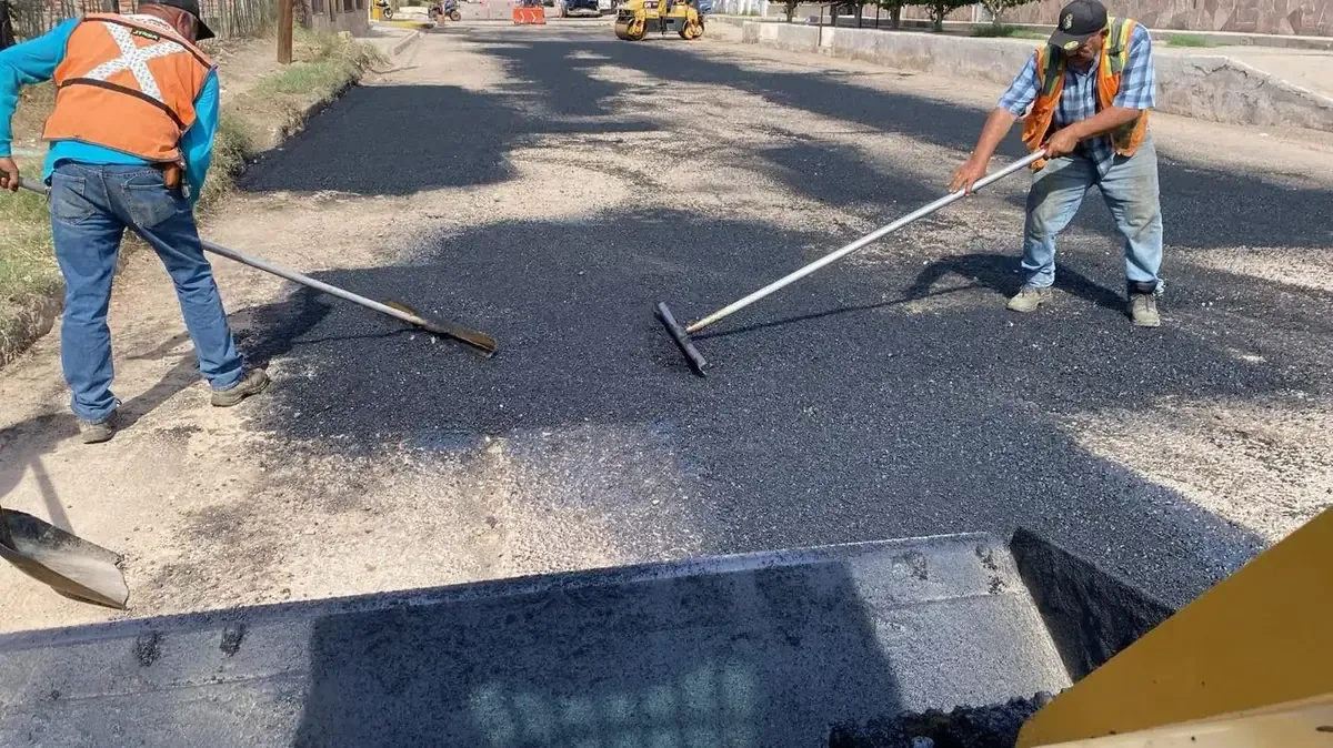Obras de mejora de calles buscan garantizar seguridad y movilidad urbana.