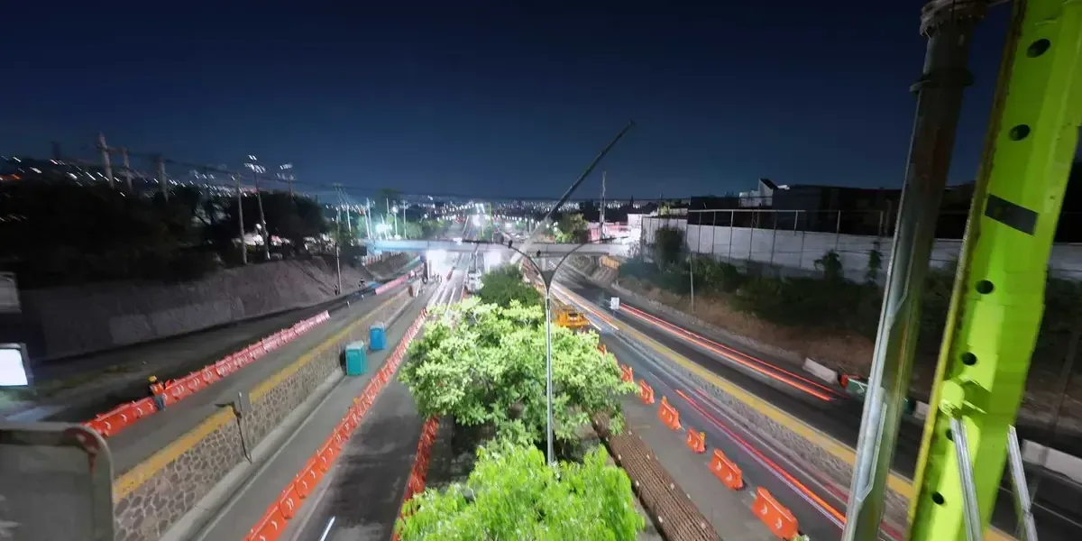 Las obras del Tren interrumpen el flujo vehicular en Bernardo Quintana y afectan la movilidad de los habitantes.