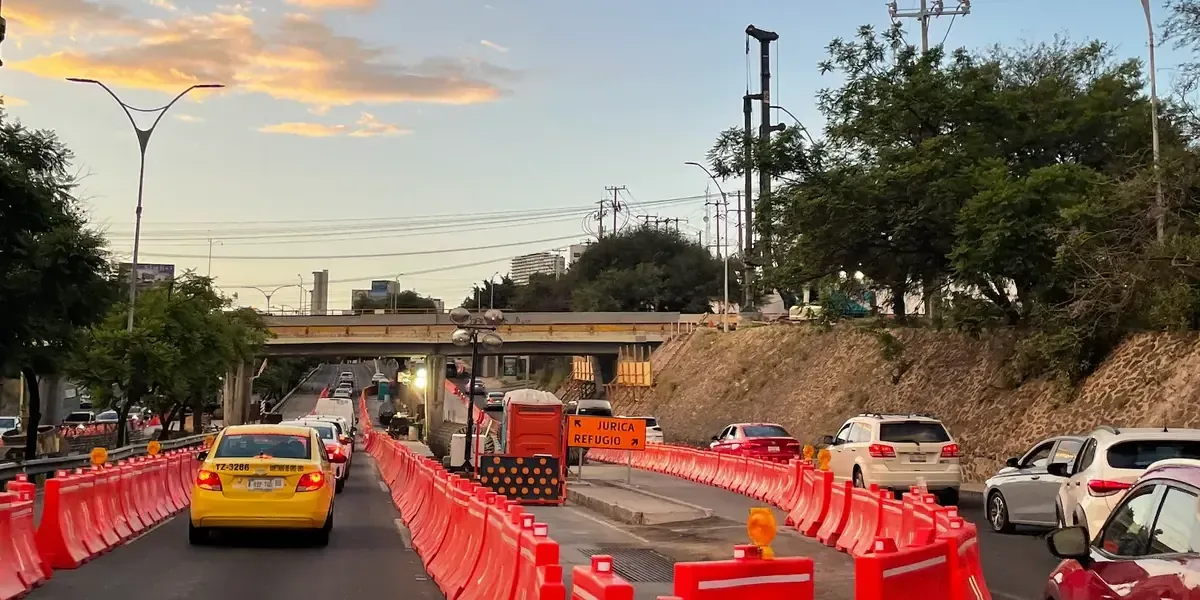 Las obras en el Corredor Metropolitano generan ajustes académicos en Querétaro.