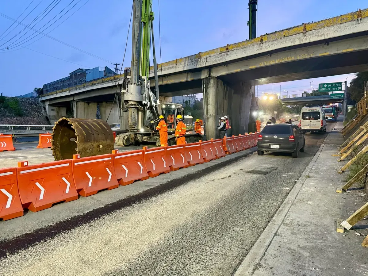 Mejoras viales buscan mitigar congestionamientos por obras ferroviarias en Querétaro.