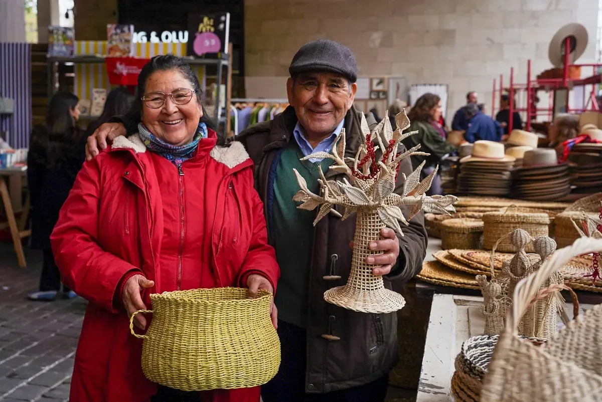 INDAP promueve la visibilidad de la artesanía y las oportunidades comerciales en esta feria.