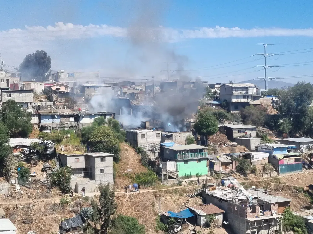 Tres incendios distintos afectaron a varias viviendas sin dejar heridos.