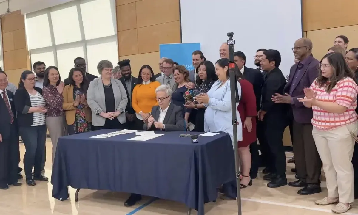 Ocho nuevas leyes refuerzan los derechos de inmigrantes en respuesta a acciones federales.