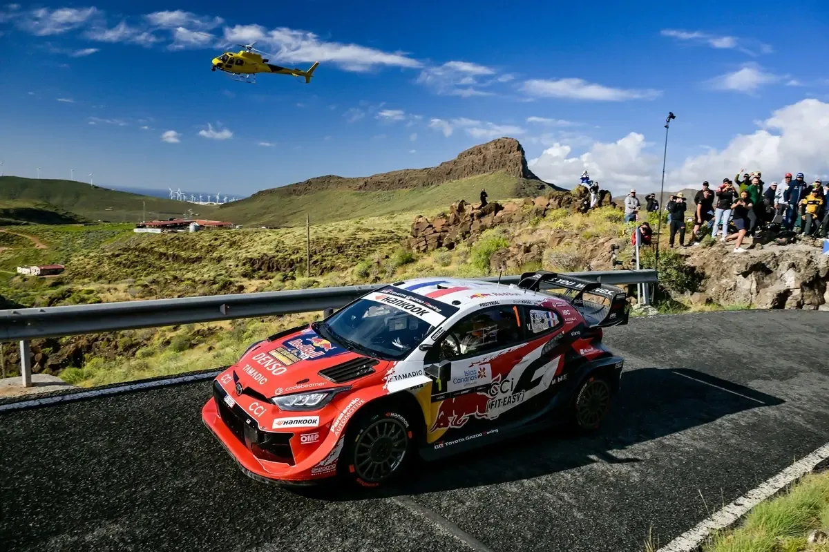 Ogier aprovecha el fallo de Solberg para sumar otra victoria en su carrera.