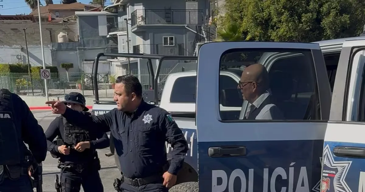 "Olivaldo Paz y Héctor Riveros presentan denuncia por abuso de autoridad en Tijuana."