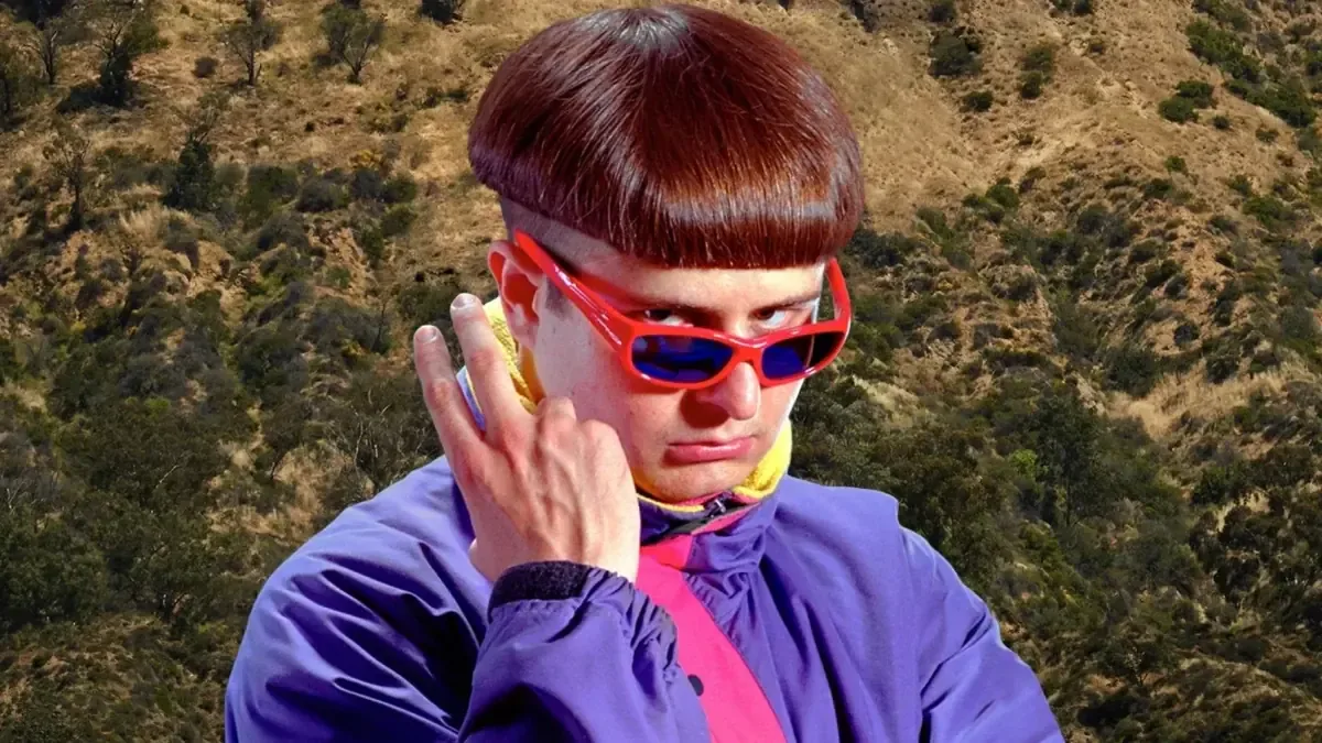 La música de Oliver Tree combina indie pop y electrónica, dejando huella en el panorama musical contemporáneo.