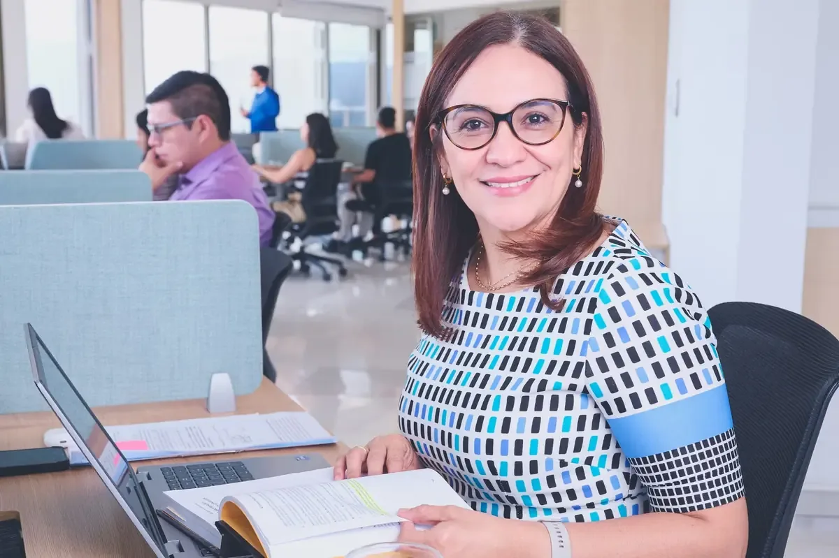 La síndica municipal de Chihuahua destaca logros en fiscalización y obra pública.