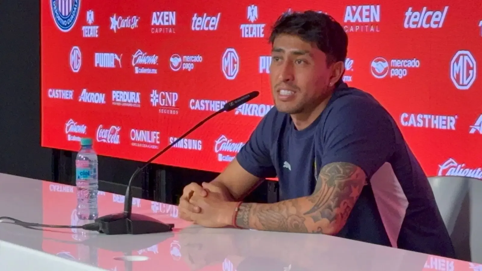 "Omar Govea de Chivas celebra su convocatoria con la Selección Mexicana."