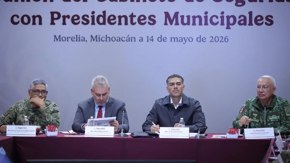El secretario de Seguridad se reunió con líderes locales para combatir la violencia en Michoacán.