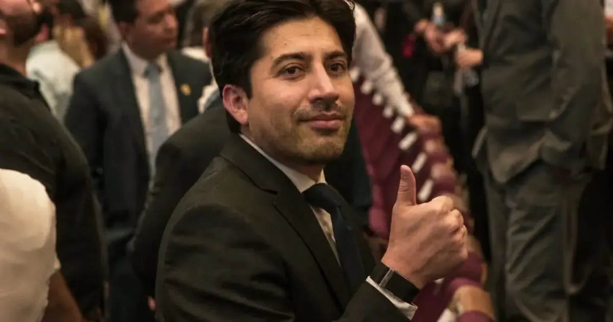 La renuncia del exsecretario de Bienestar marca el inicio de la contienda por la gubernatura.