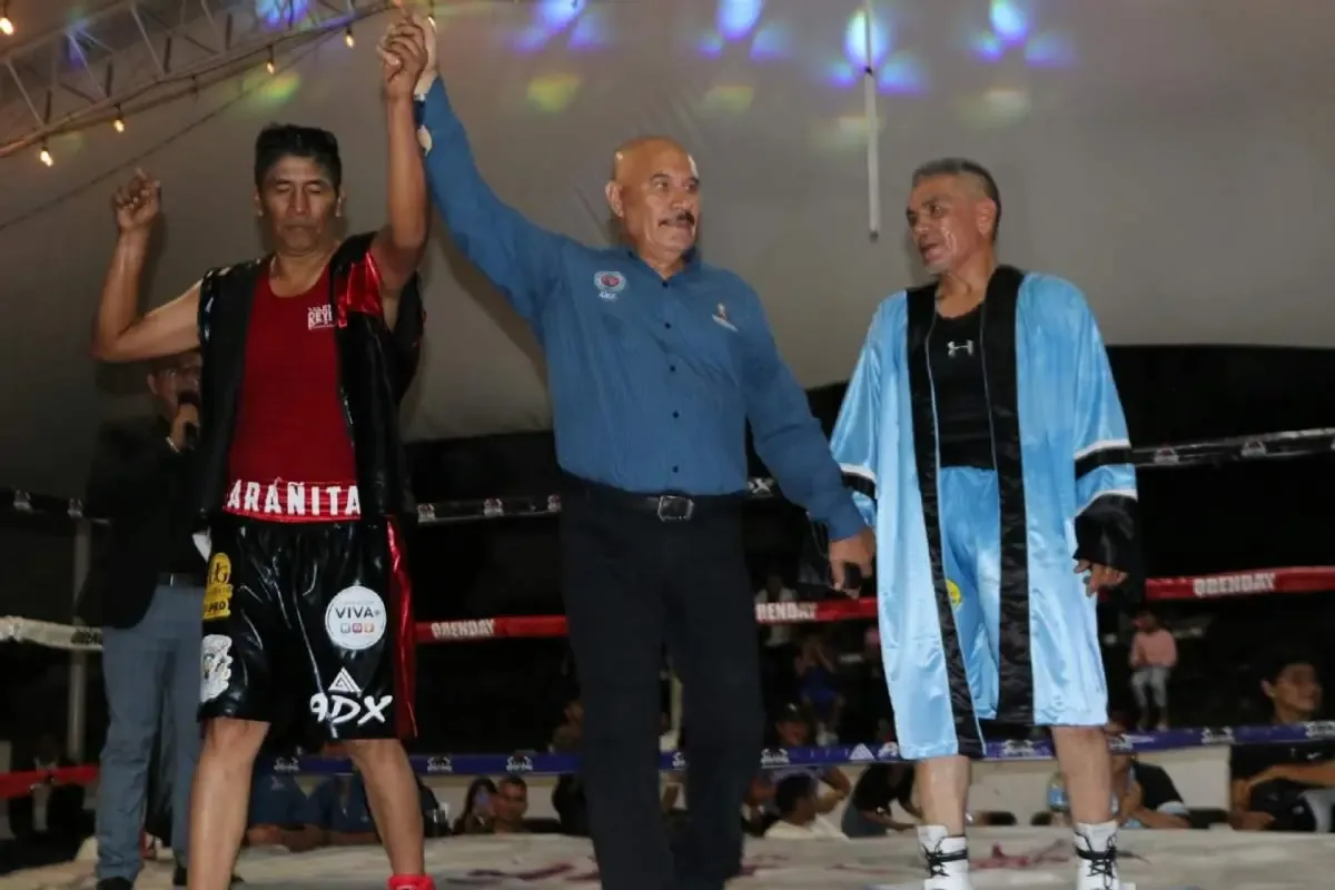 Omar "Arañita" Vázquez se impuso en un emocionante combate de boxeo en Cuernavaca.