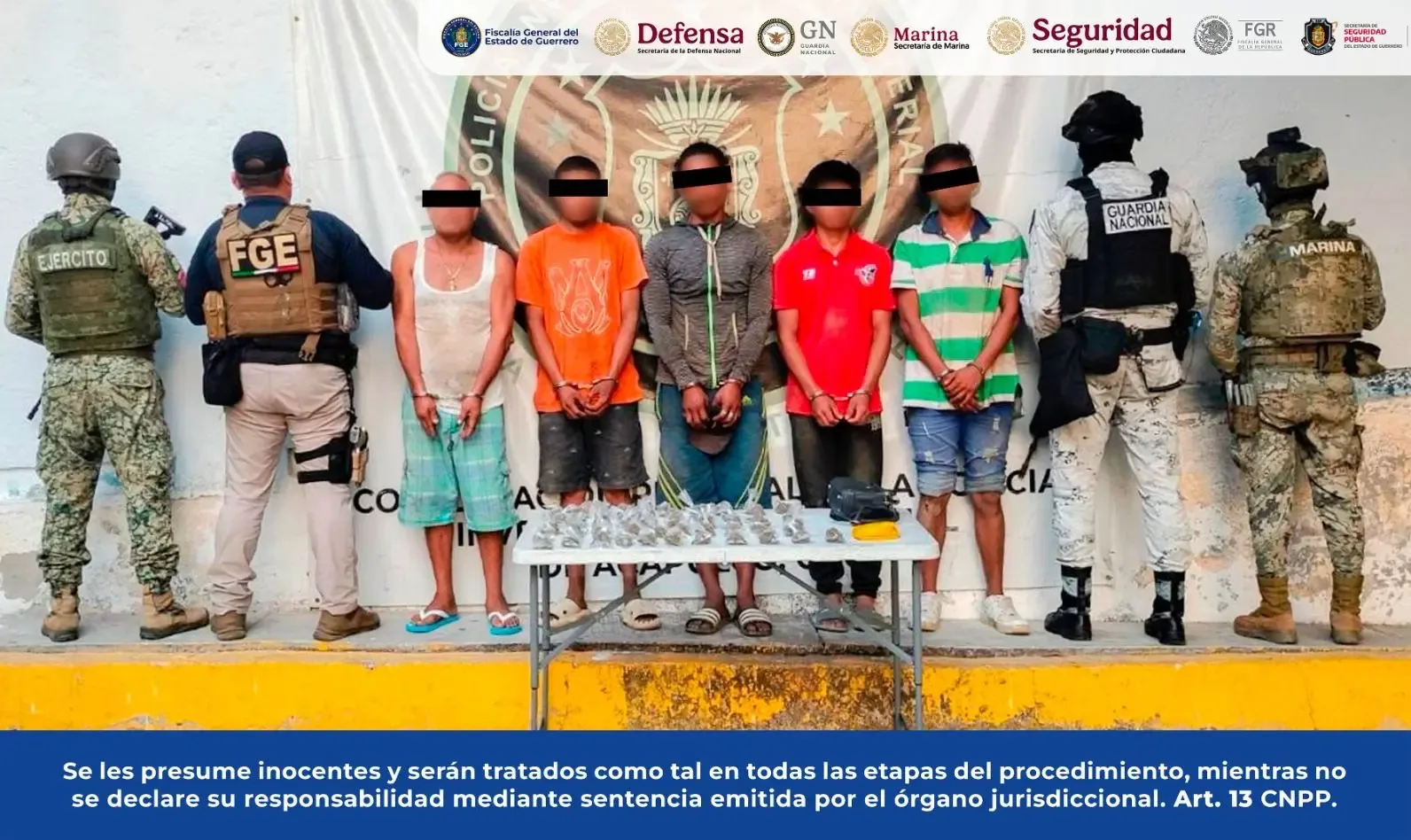 Operativo de la FGE Guerrero en Acapulco con la detención de cinco hombres.