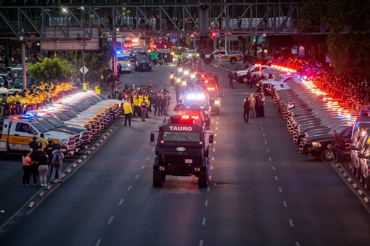 Operativo de la SSC en CDMX asegura autopartes y detiene a 57 personas.