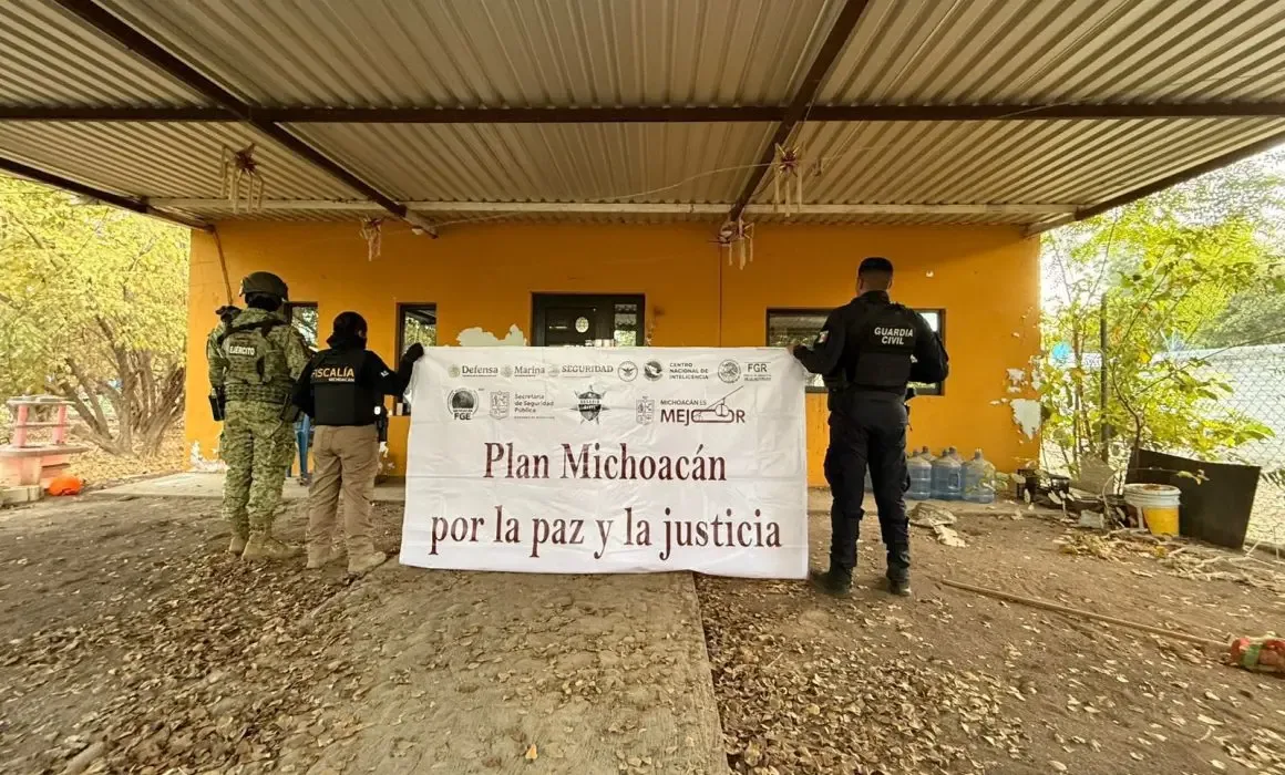 Operativo de la SSP en Apatzingán contra las propiedades de ‘El Botox’.