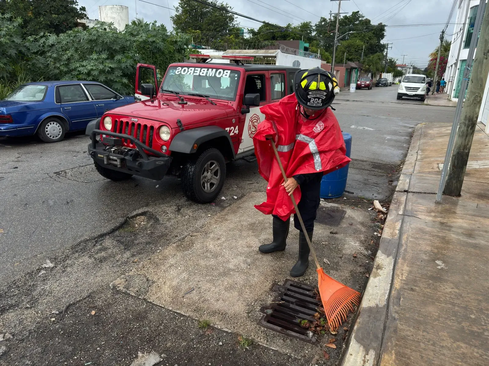 Operativo de Protección Civil en Playa del Carmen ante el descenso de temperaturas.