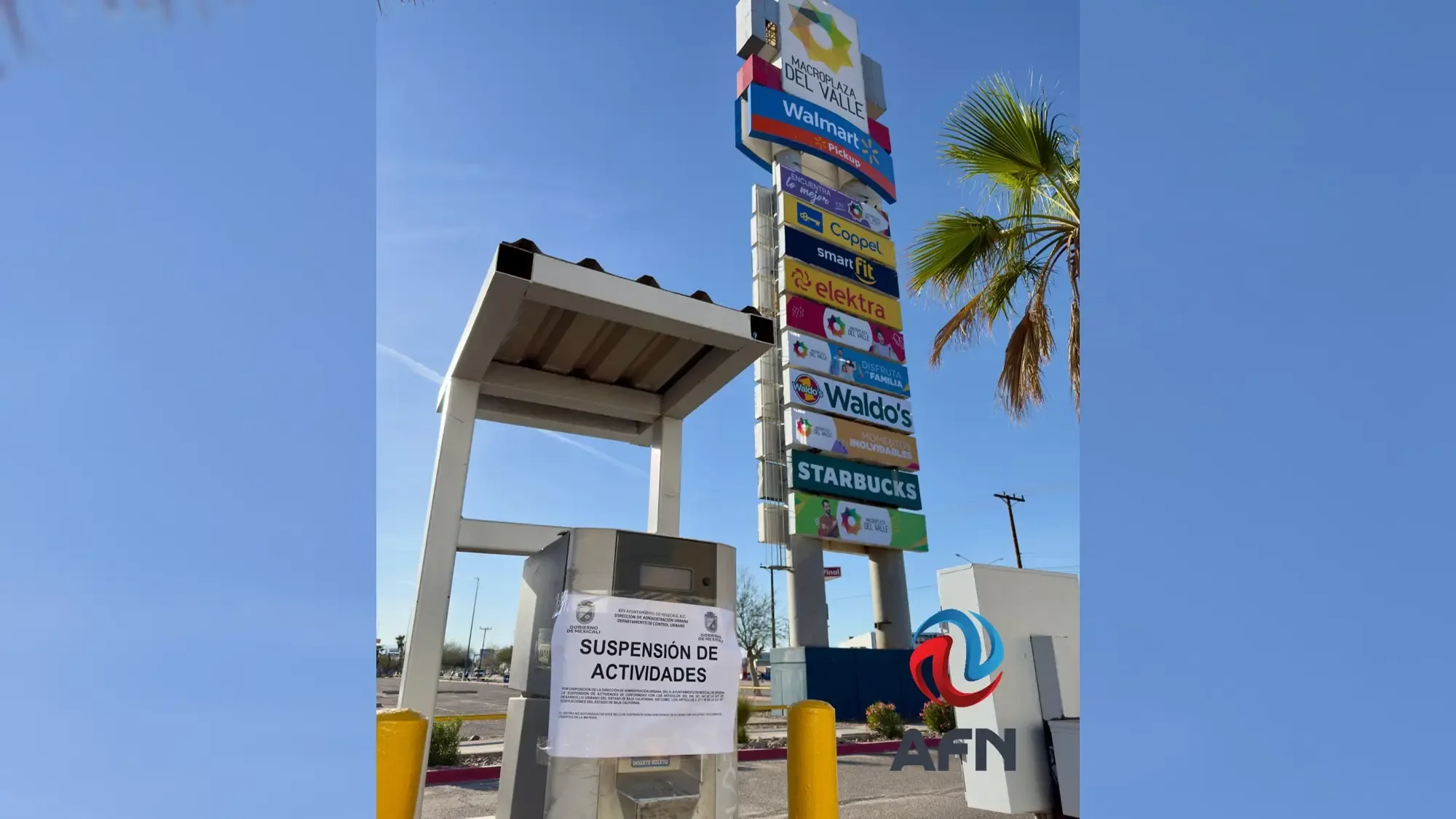 Operativo de supervisión de espectaculares y estacionamientos en Mexicali.