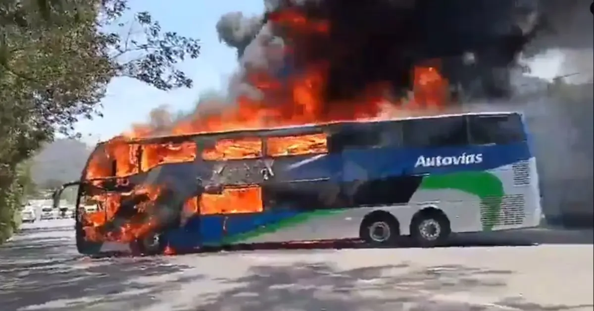 La intervención de autoridades libera vías tras disturbios por enfrentamientos.