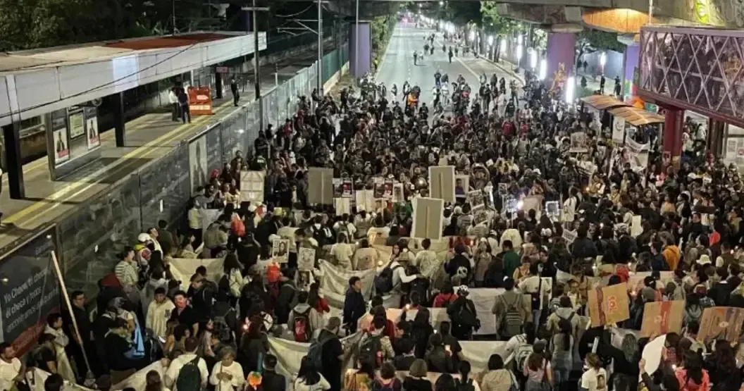 Grupos sociales intentaron visibilizar sus demandas en medio de la celebración futbolística, pero enfrentaron un cerco de seguridad.