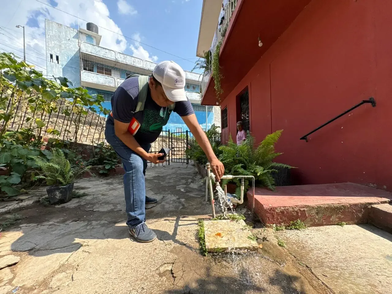 Operativos de Capama mejoran el suministro de agua en Acapulco.