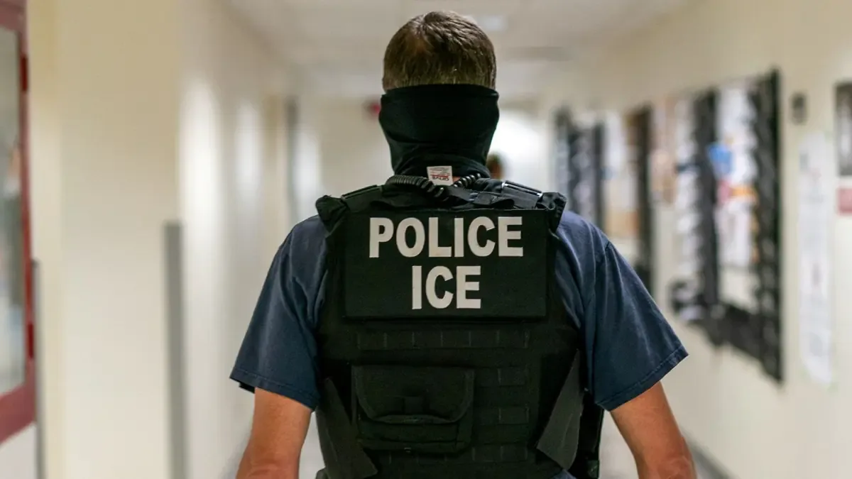 Los operativos del ICE en Texas desatan temor entre trabajadores migrantes y afectan las obras de construcción.