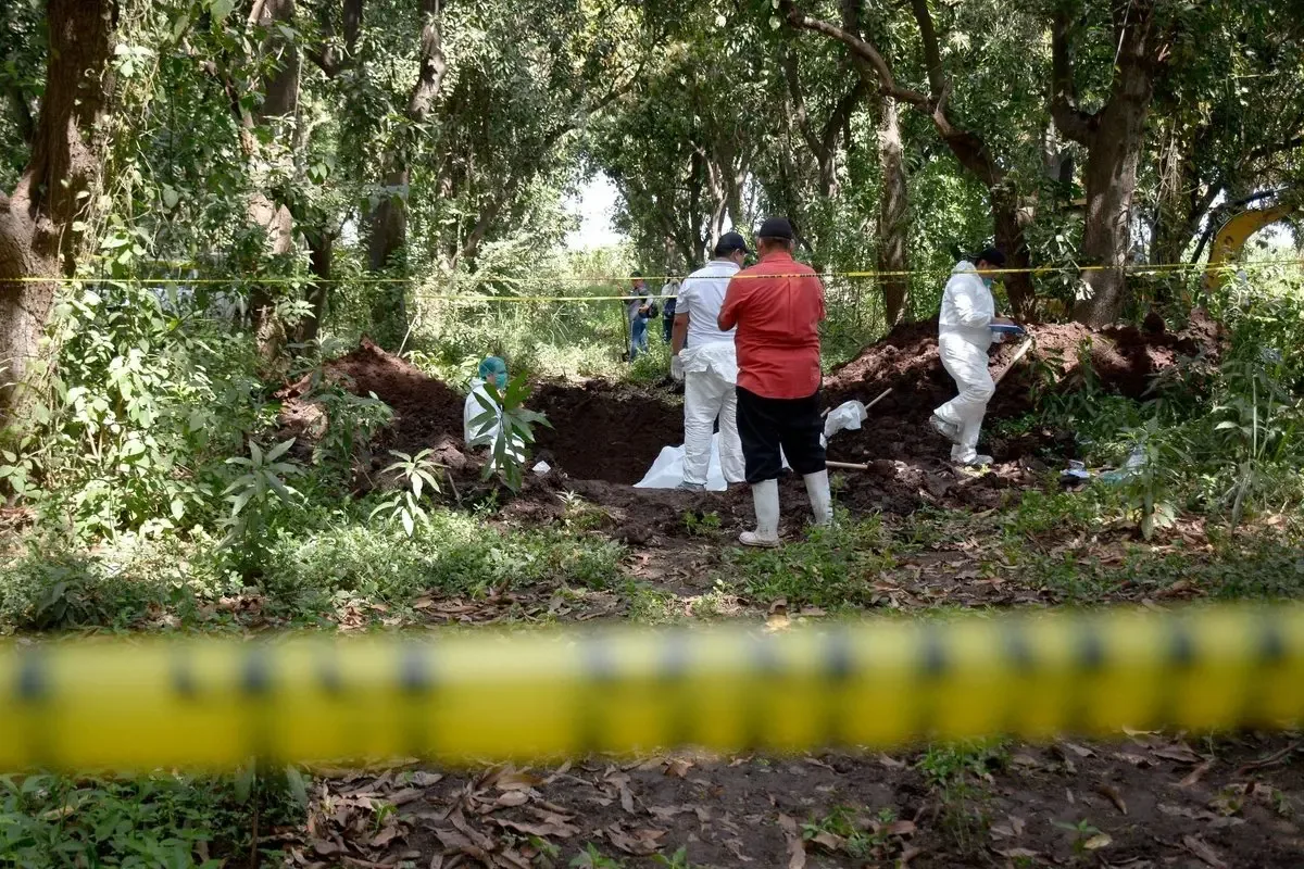 Operativos de seguridad continúan en Concordia tras hallazgo de fosa clandestina.