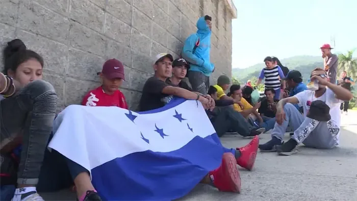 La falta de empleo y la inseguridad llevan a muchos jóvenes a abandonar Honduras en busca de mejores condiciones de vida.