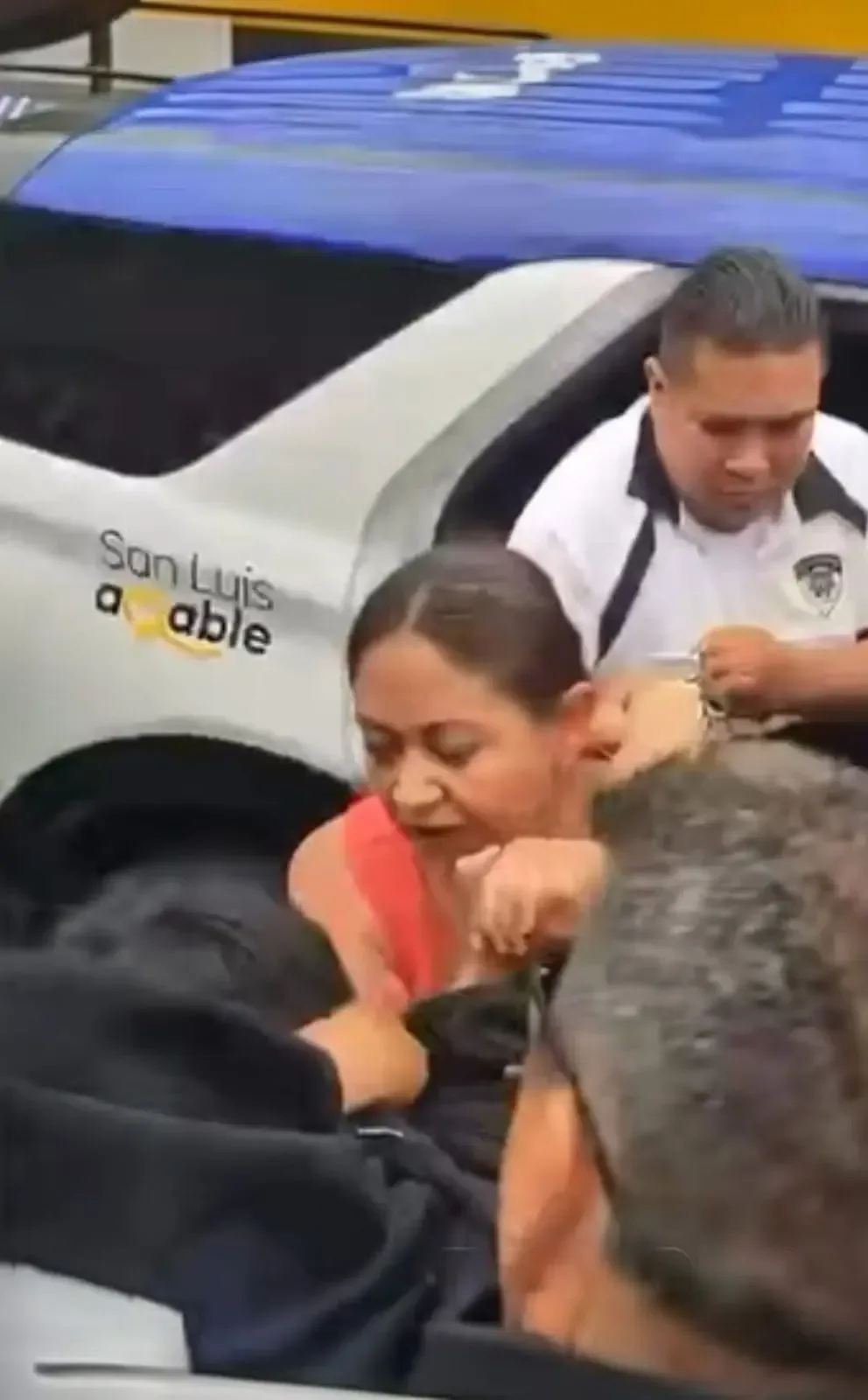 Colectivos expresan preocupación por el posible hostigamiento a un joven y abogada en San Luis Potosí.