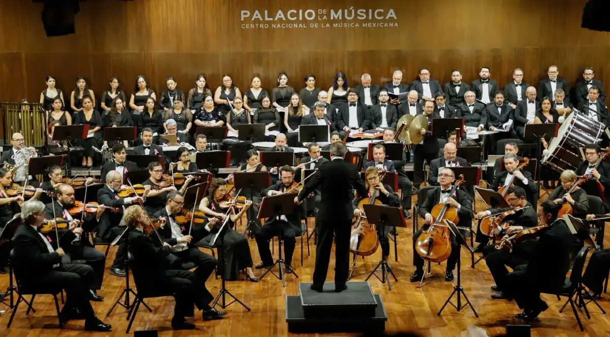 El evento en el Palacio de la Música destacó la integración de coros.