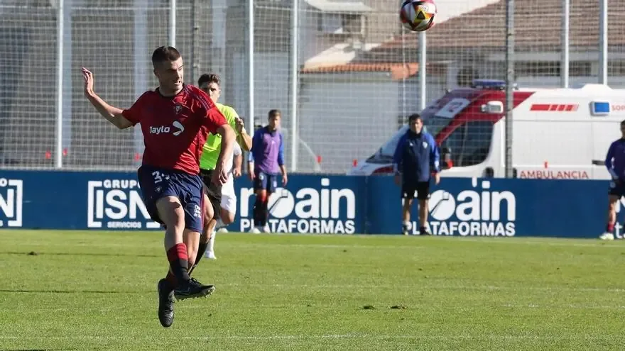 El filial rojillo enfrenta un crucial partido ante Racing de Ferrol en su lucha por evitar el descenso.