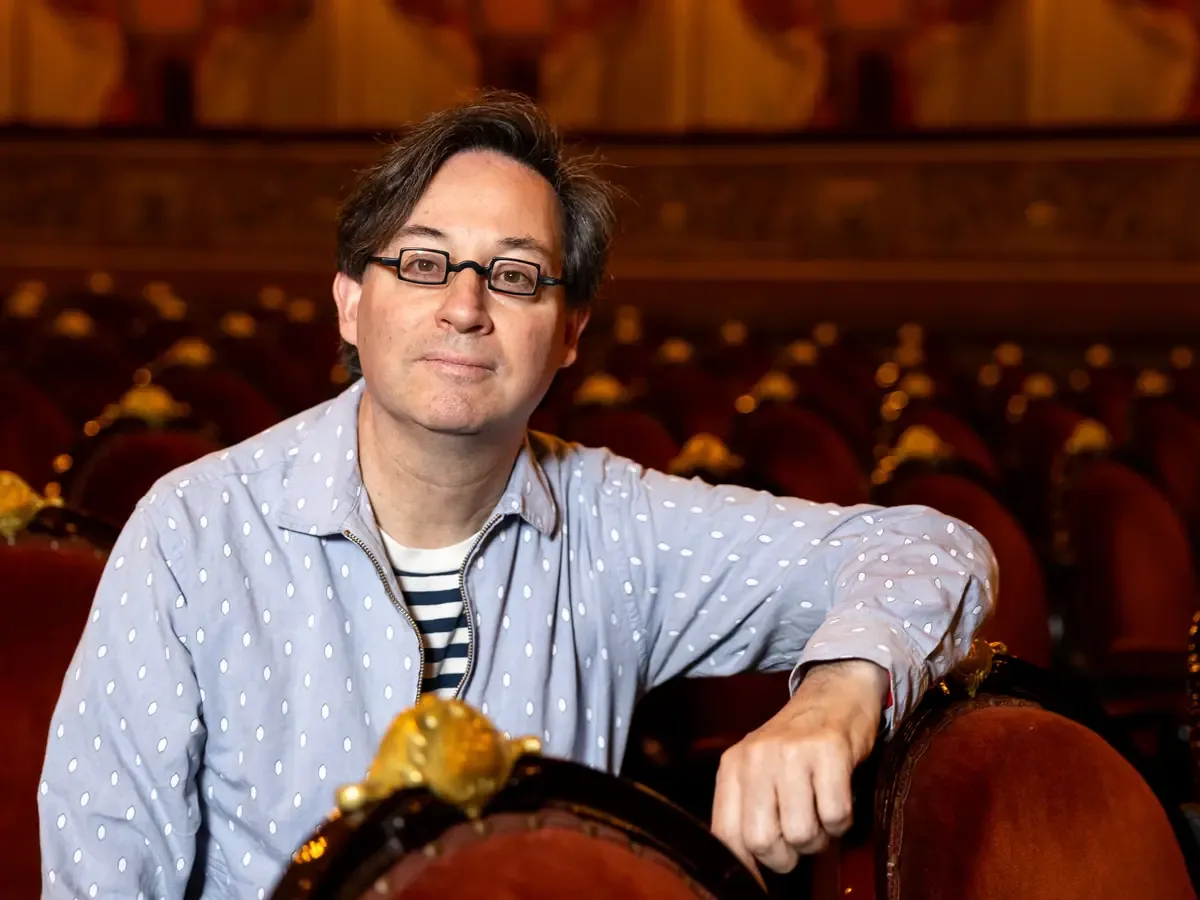 La nueva obra se estrena el 31 de octubre en el Teatro Colón, explorando la creatividad y el tiempo.