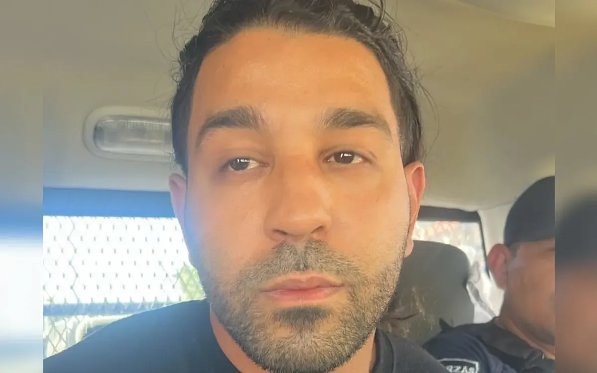 Otmane Khalladi detenido por fuerzas federales en Playa del Carmen.