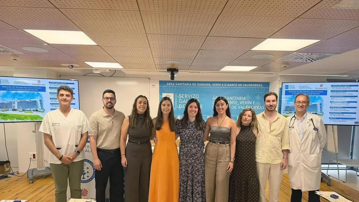 Siete residentes finalizan su formación especializada en un acto significativo para el área sanitaria de Ourense.