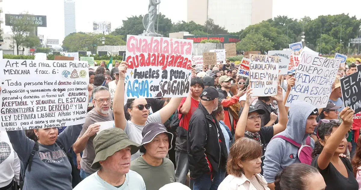La manifestación por el acceso al agua en Guadalajara provocó 39 detenciones y el gobernador busca esclarecer la actuación policial.